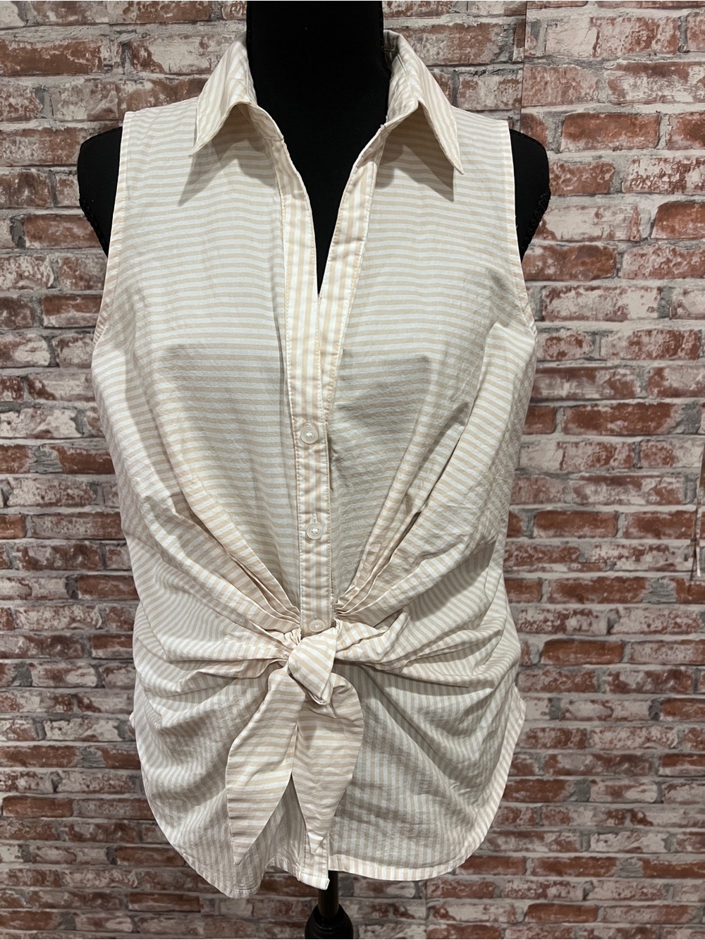 Nine West Women’s Neutral Pinstripe Sleeveless Front Knot Button Up Preppy Top L